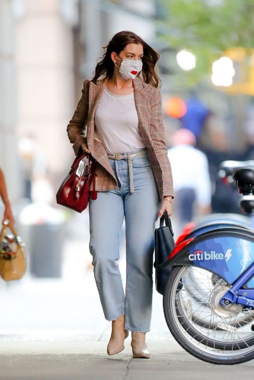 Anne Hathaway Leaves Hair Salon in New York 2020/09/19 4