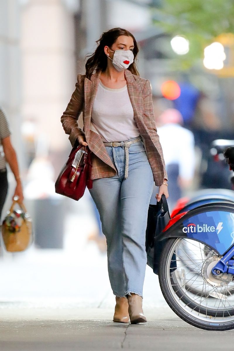 Anne Hathaway Leaves Hair Salon in New York 2020/09/19 8