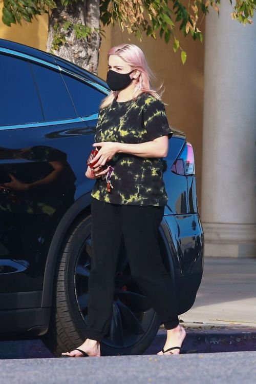 Ariel Winter Leaves Laser away Hair Removal Spa in Los Angeles 2020/09/18 3