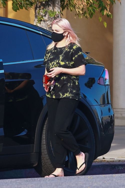 Ariel Winter Leaves Laser away Hair Removal Spa in Los Angeles 2020/09/18 4