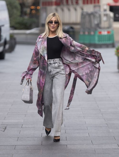 Ashley Roberts Arrives at Heart Radio in London 2020/09/23