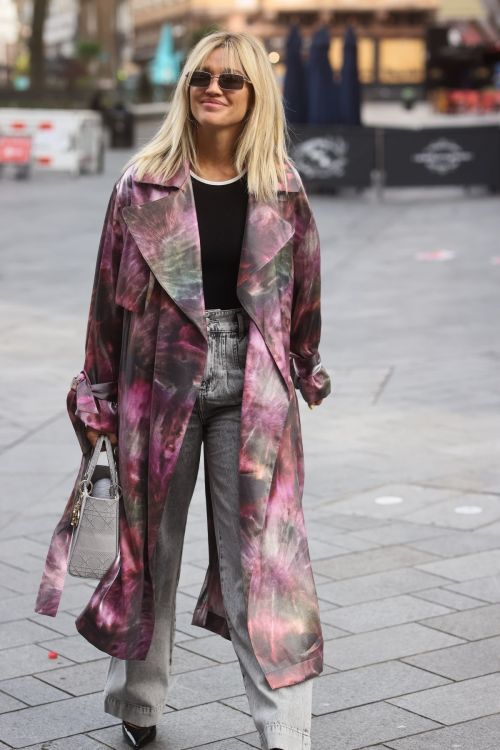 Ashley Roberts Arrives at Heart Radio in London 2020/09/23 6