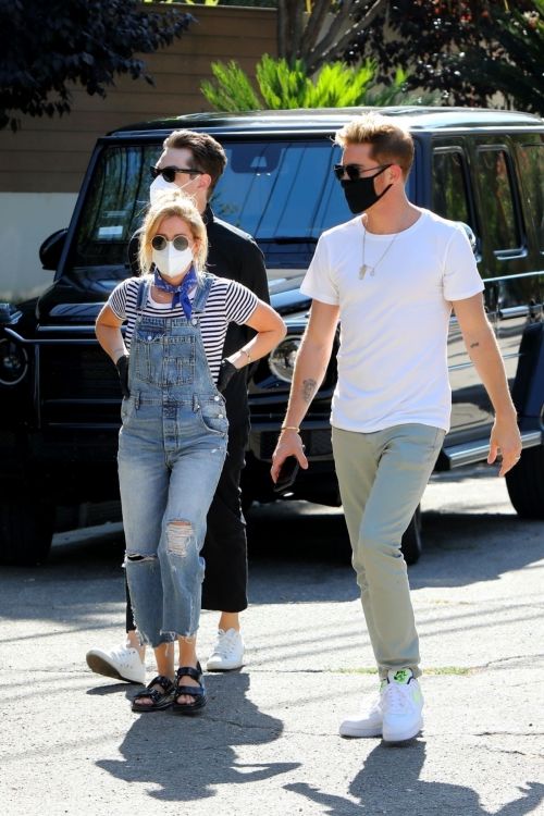 Ashley Tisdale in Denim Overalls Out House Hunting in Los Angeles 2020/09/18 1