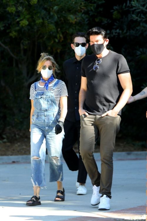 Ashley Tisdale in Denim Overalls Out House Hunting in Los Angeles 2020/09/18 4