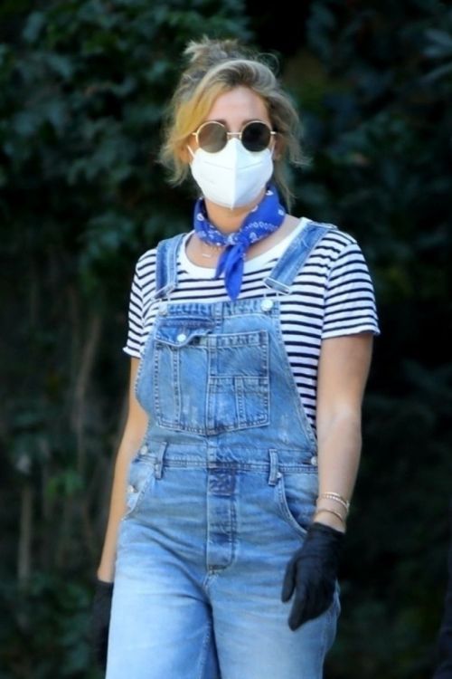 Ashley Tisdale in Denim Overalls Out House Hunting in Los Angeles 2020/09/18 7