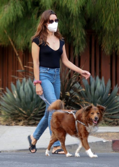 Aubrey Plaza and Jeff Baena Out with Her Dogs in Los Angeles 2020/07/19 2