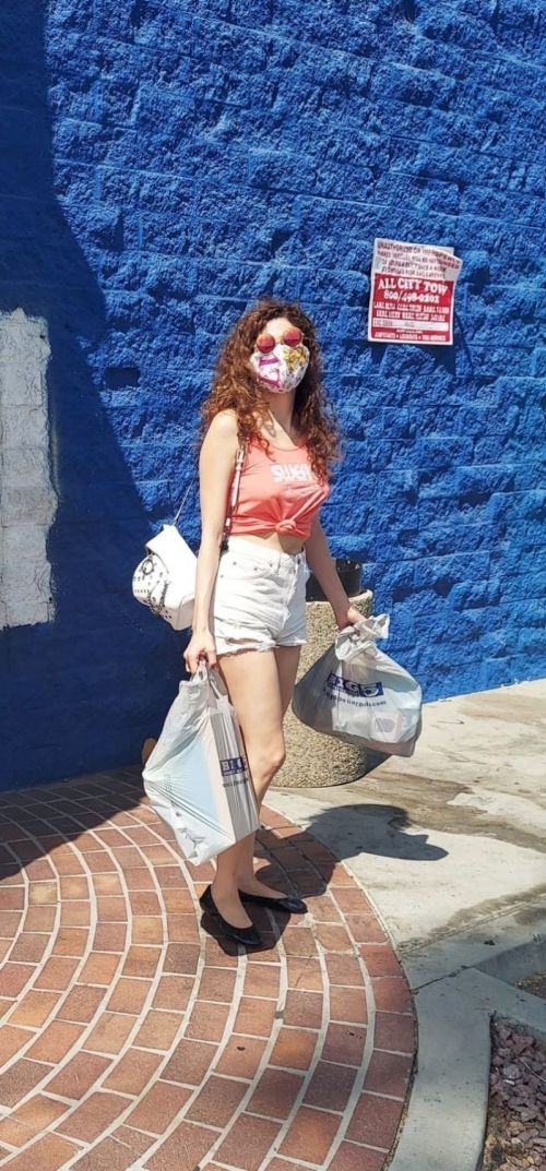 Blanca Blanco in Denim Shorts Out Shopping in Los Angeles 2020/09/20