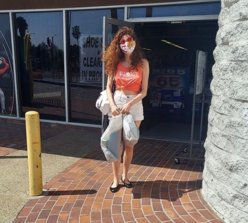 Blanca Blanco in Denim Shorts Out Shopping in Los Angeles 2020/09/20 4