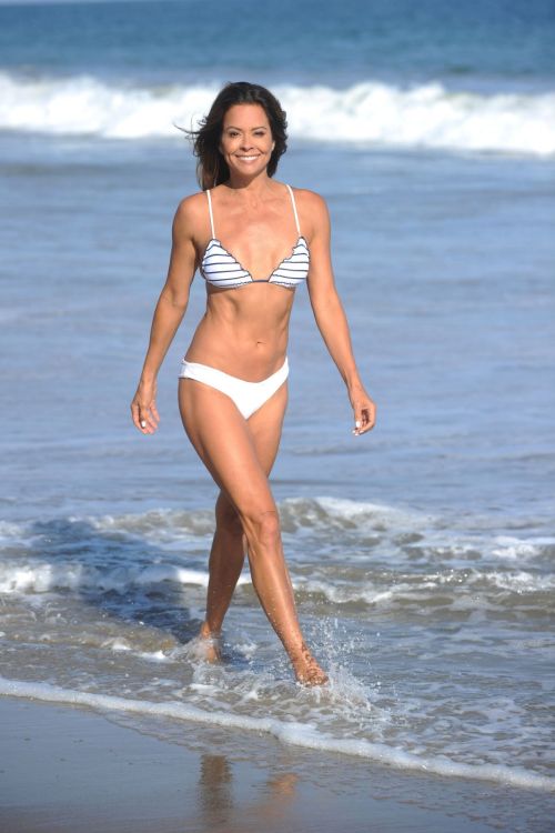 Brooke Burke in Bikini Filming Her Body App at a Beach in Malibu 2020/08/10 8