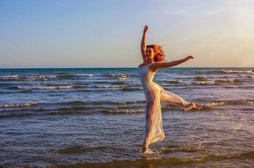 Dakota Blue Richards at a Photoshoot on the Beach, September 2020