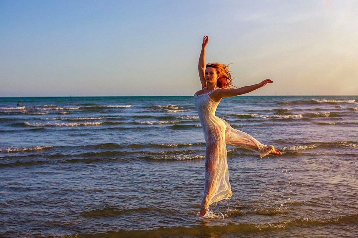 Dakota Blue Richards at a Photoshoot on the Beach, September 2020