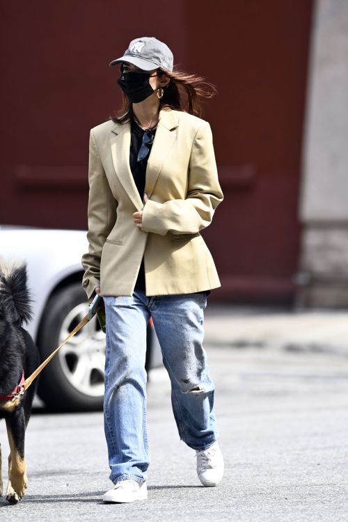 Emily Ratajkowski Out with Her Dog in New York 2020/09/18 2