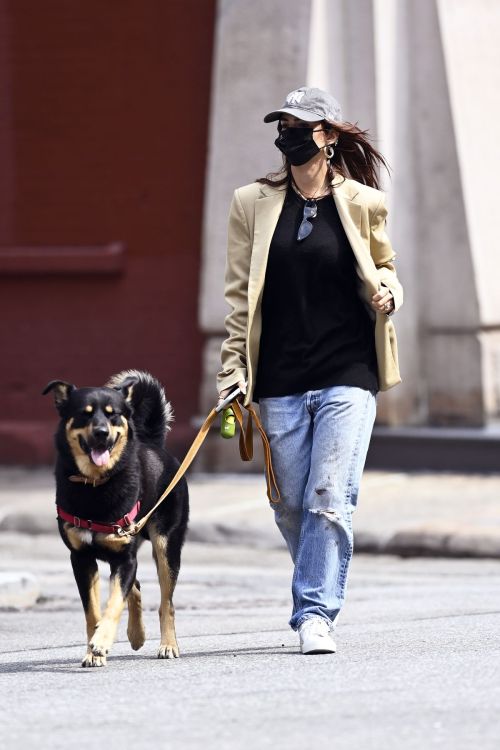 Emily Ratajkowski Out with Her Dog in New York 2020/09/18 4