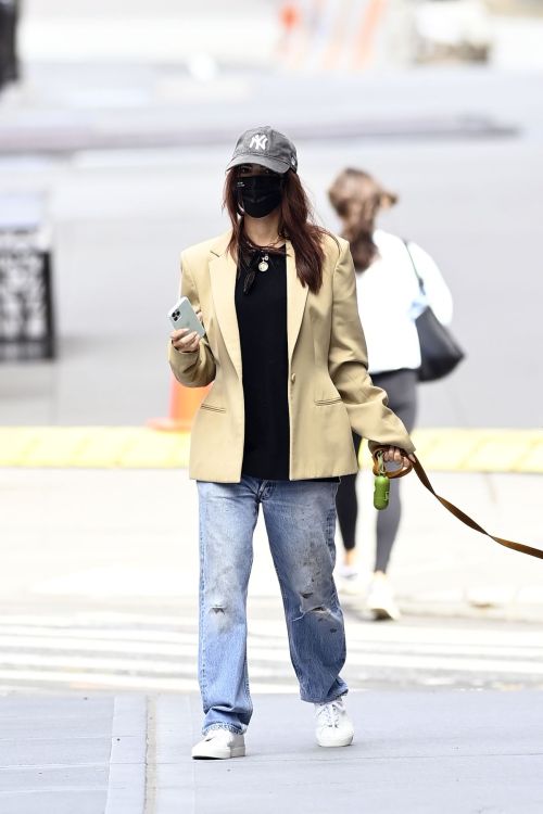 Emily Ratajkowski Out with Her Dog in New York 2020/09/18 5