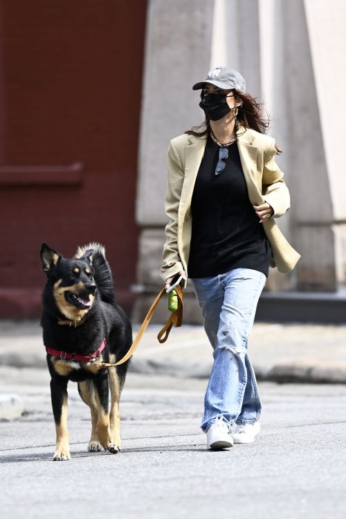 Emily Ratajkowski Out with Her Dog in New York 2020/09/18 9