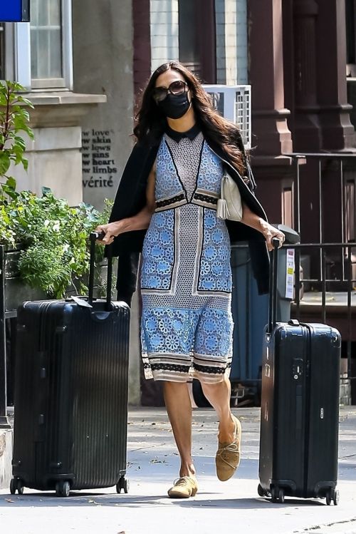 Famke Janssen Wearing a Mask Out in New York 2020/09/18 3