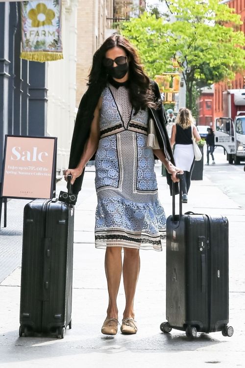 Famke Janssen Wearing a Mask Out in New York 2020/09/18 4