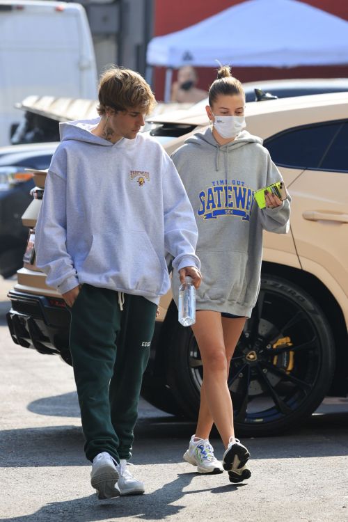 Hailey and Justin Bieber Out for Breakfast After a Workout in West Hollywood 2020/09/23