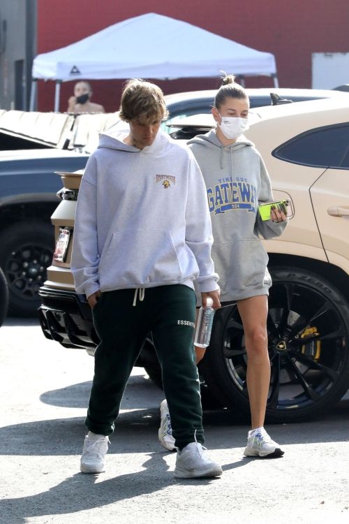 Hailey and Justin Bieber Out for Breakfast After a Workout in West Hollywood 2020/09/23 15
