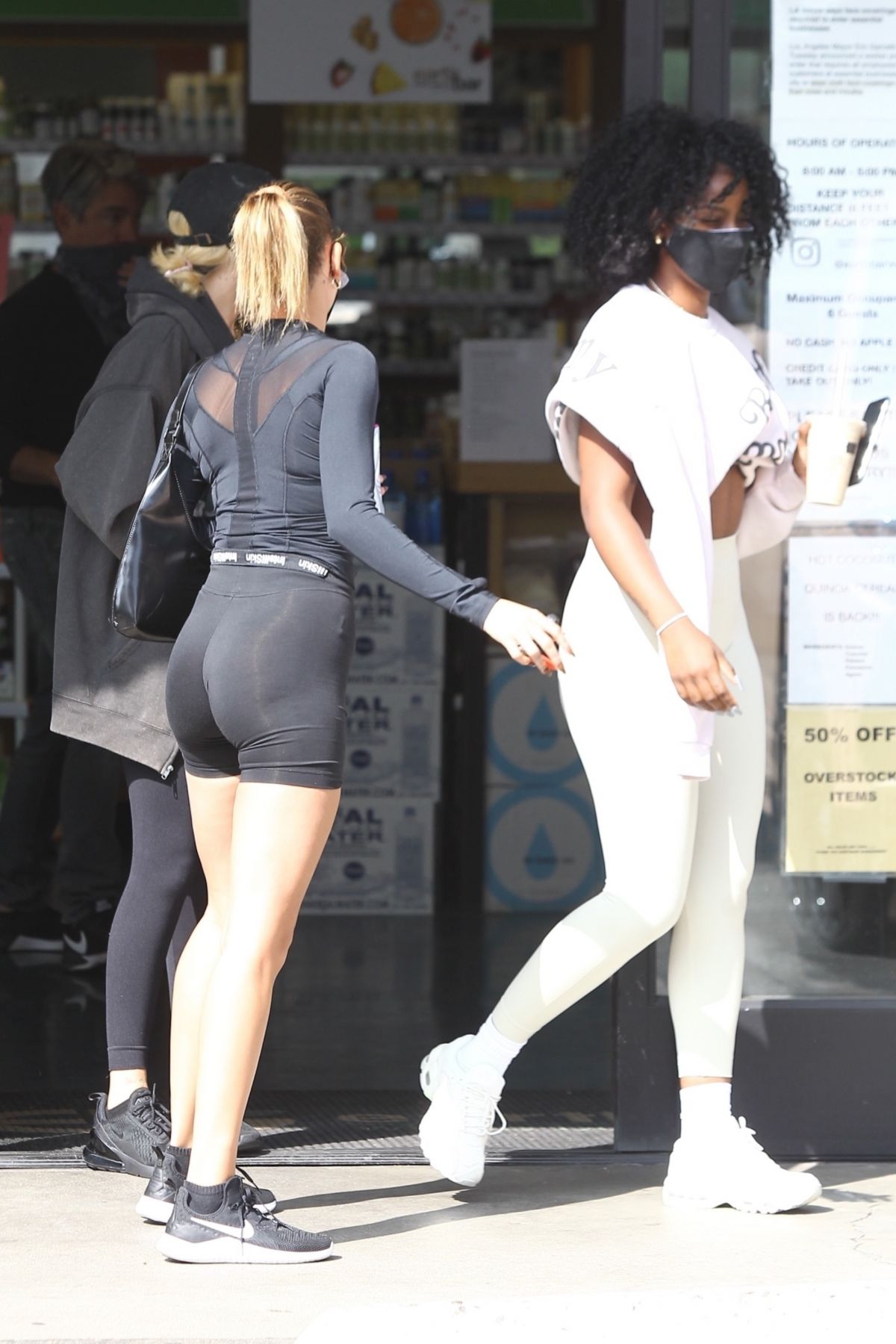 Hailey Bieber and Justine Skye Out for Juice after a Workout in Los Angeles 2020/09/21