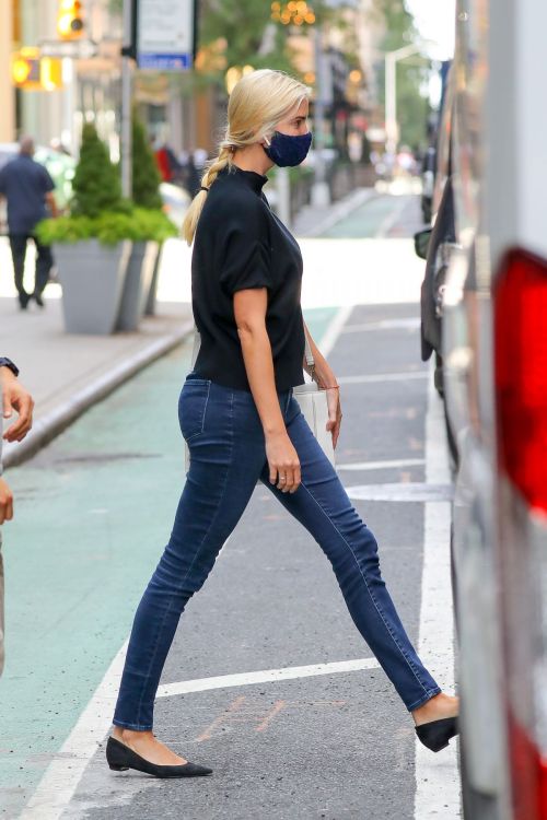 Ivanka Trump in Denim Leaves an Office in New York 2020/09/18 1