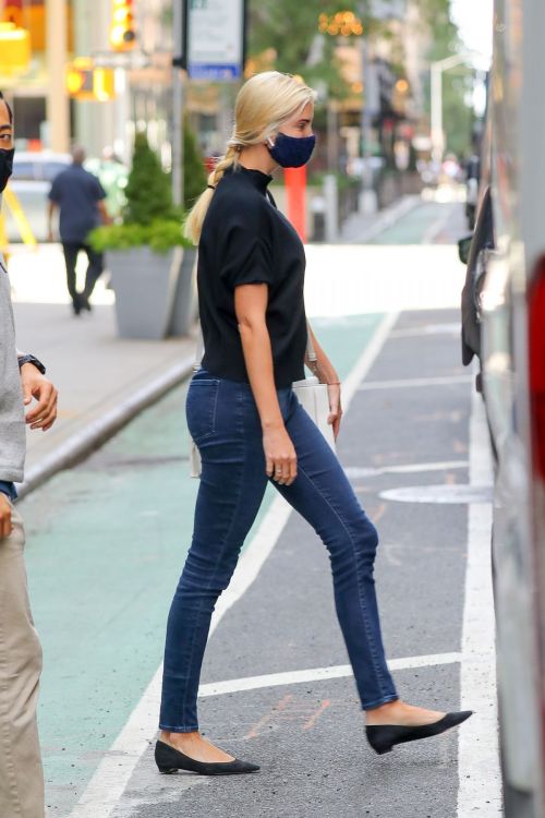 Ivanka Trump in Denim Leaves an Office in New York 2020/09/18 3