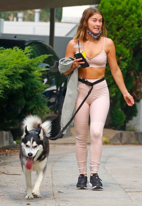 Julianne Hough in Tights Out with Her Dog in Los Angeles 2020/09/11 3
