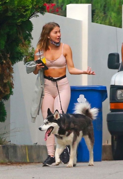 Julianne Hough in Tights Out with Her Dog in Los Angeles 2020/09/11 6