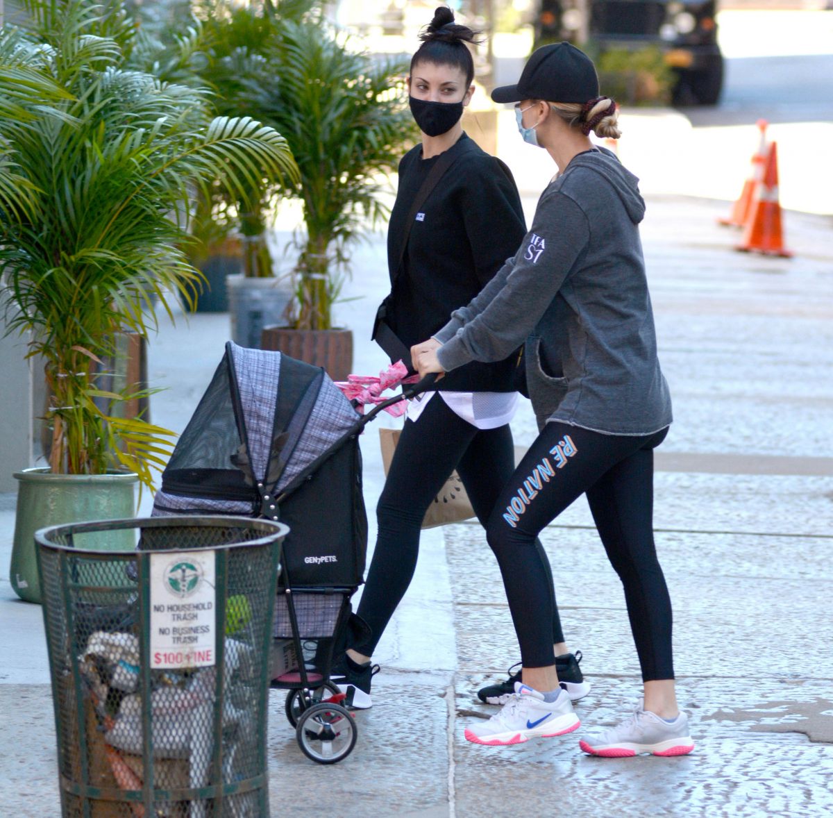 Kaley and Briana Cuoco Out in New York 2020/09/19