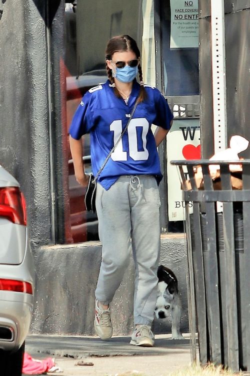 Kate Mara Out with Her Dog in Los Angeles 2020/09/20 1