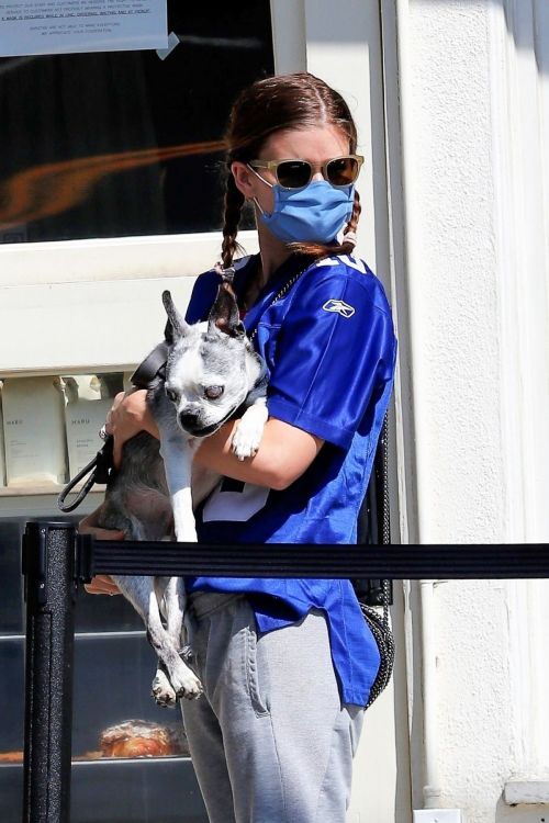 Kate Mara Out with Her Dog in Los Angeles 2020/09/20 2