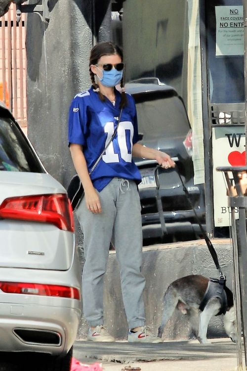 Kate Mara Out with Her Dog in Los Angeles 2020/09/20 4