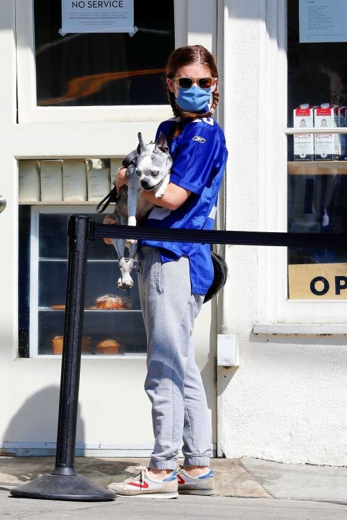 Kate Mara Out with Her Dog in Los Angeles 2020/09/20 5