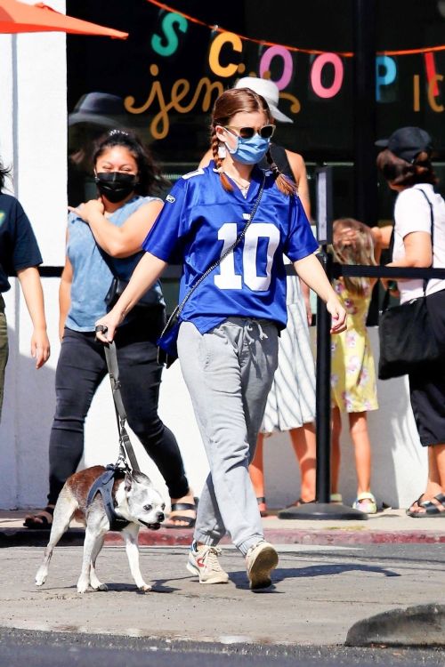 Kate Mara Out with Her Dog in Los Angeles 2020/09/20 6