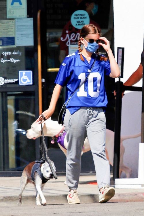 Kate Mara Out with Her Dog in Los Angeles 2020/09/20 5