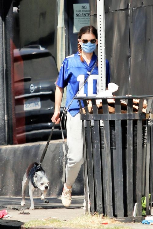 Kate Mara Out with Her Dog in Los Angeles 2020/09/20 6