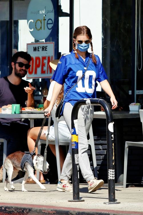 Kate Mara Out with Her Dog in Los Angeles 2020/09/20 9