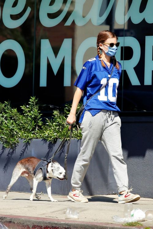 Kate Mara Out with Her Dog in Los Angeles 2020/09/20 9