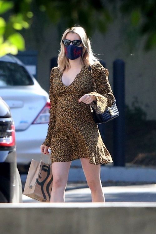 Pregnant Emma Roberts at Starbucks in Los Feliz 2020/09/19 4