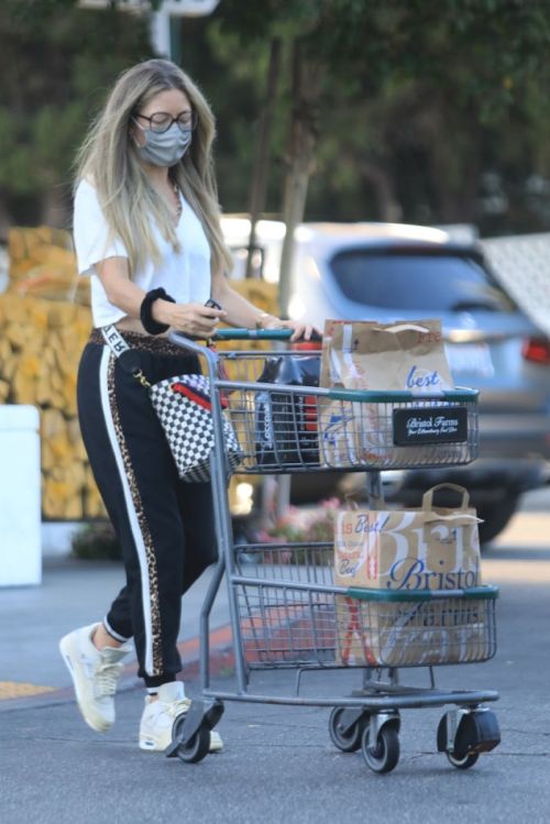 Rebecca Gayheart Shopping at Bristol Farms in Beverly Hills 2020/09/20