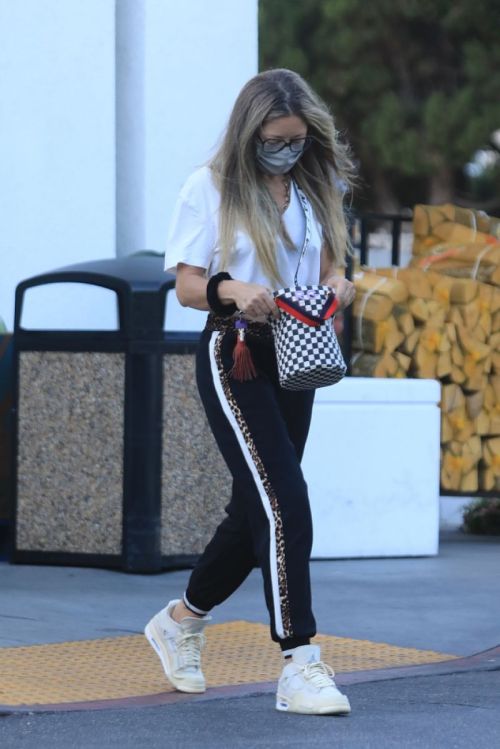 Rebecca Gayheart Shopping at Bristol Farms in Beverly Hills 2020/09/20 10