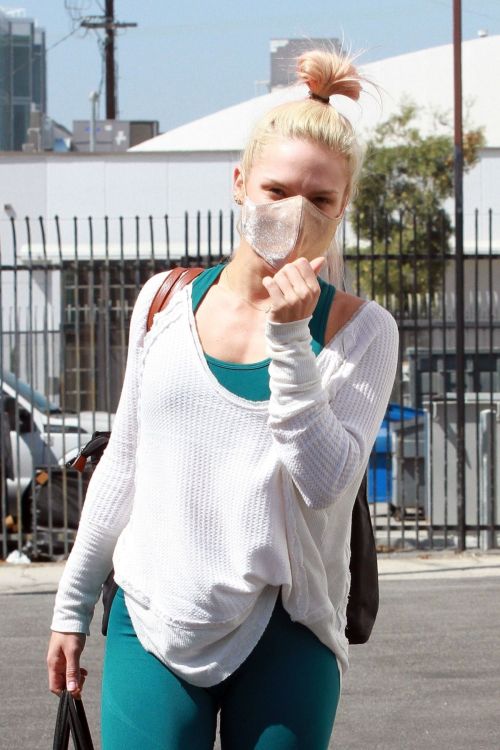Sharna Burgess Arrives at DWTS Studio in Los Angeles 2020/09/20 5