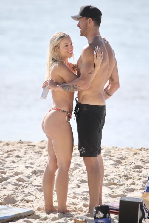 Tammy Hembrow in Bikini at Currumbin Beach, Australia 2020/09/20 1