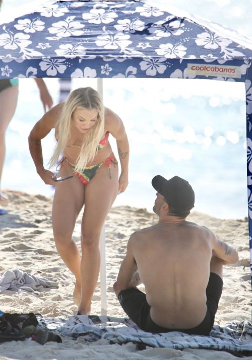 Tammy Hembrow in Bikini at Currumbin Beach, Australia 2020/09/20 7