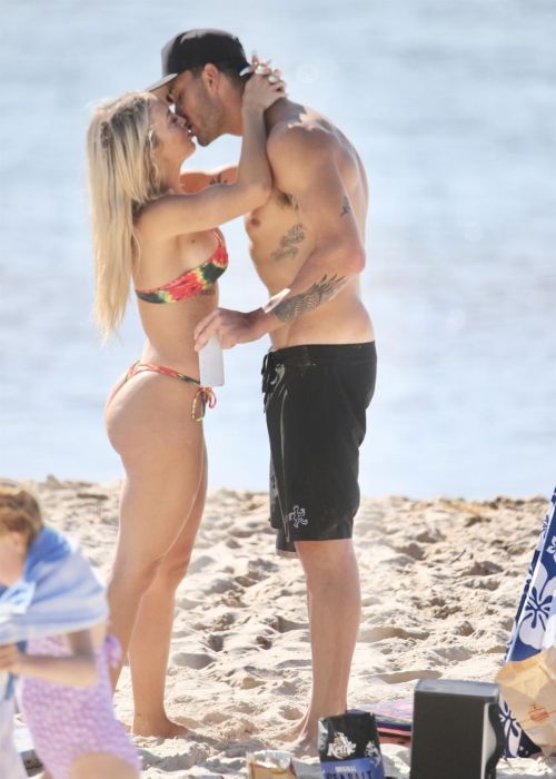 Tammy Hembrow in Bikini at Currumbin Beach, Australia 2020/09/20 8