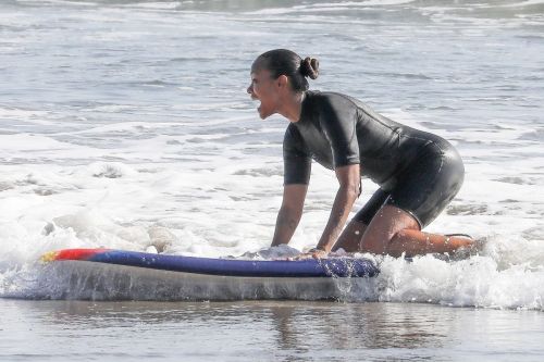 Zoe Saldana in Wetsuit at Surf Session in Malibu 2020/09/20 11