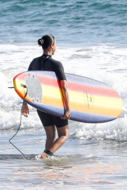 Zoe Saldana in Wetsuit at Surf Session in Malibu 2020/09/20 7