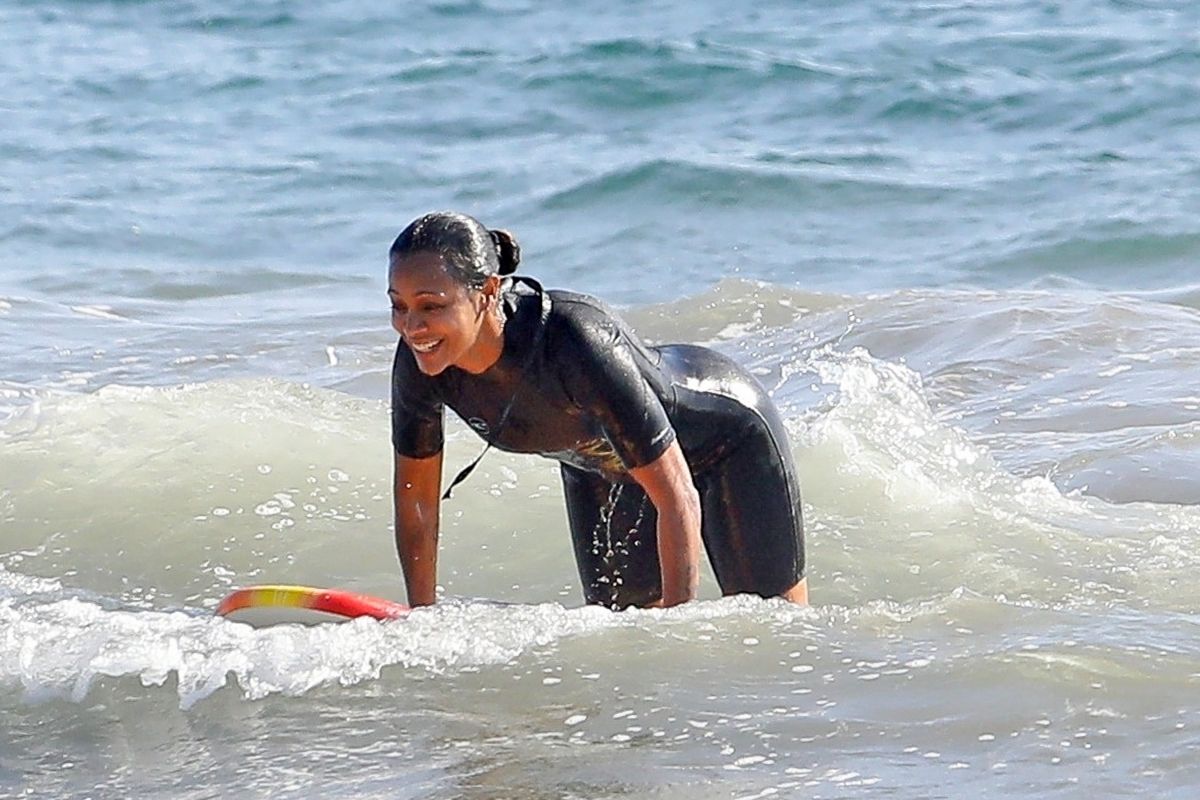 Zoe Saldana in Wetsuit at Surf Session in Malibu 2020/09/20 8