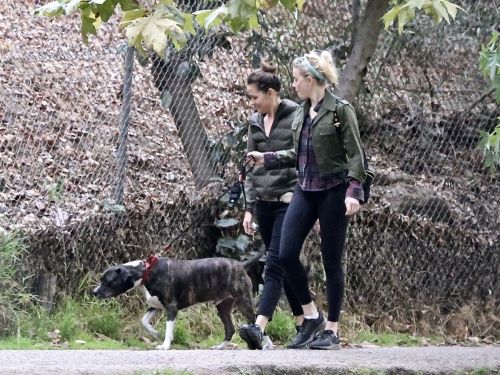 Amber Heard Out Hiking with Friend at Griffith Park 2020/10/26