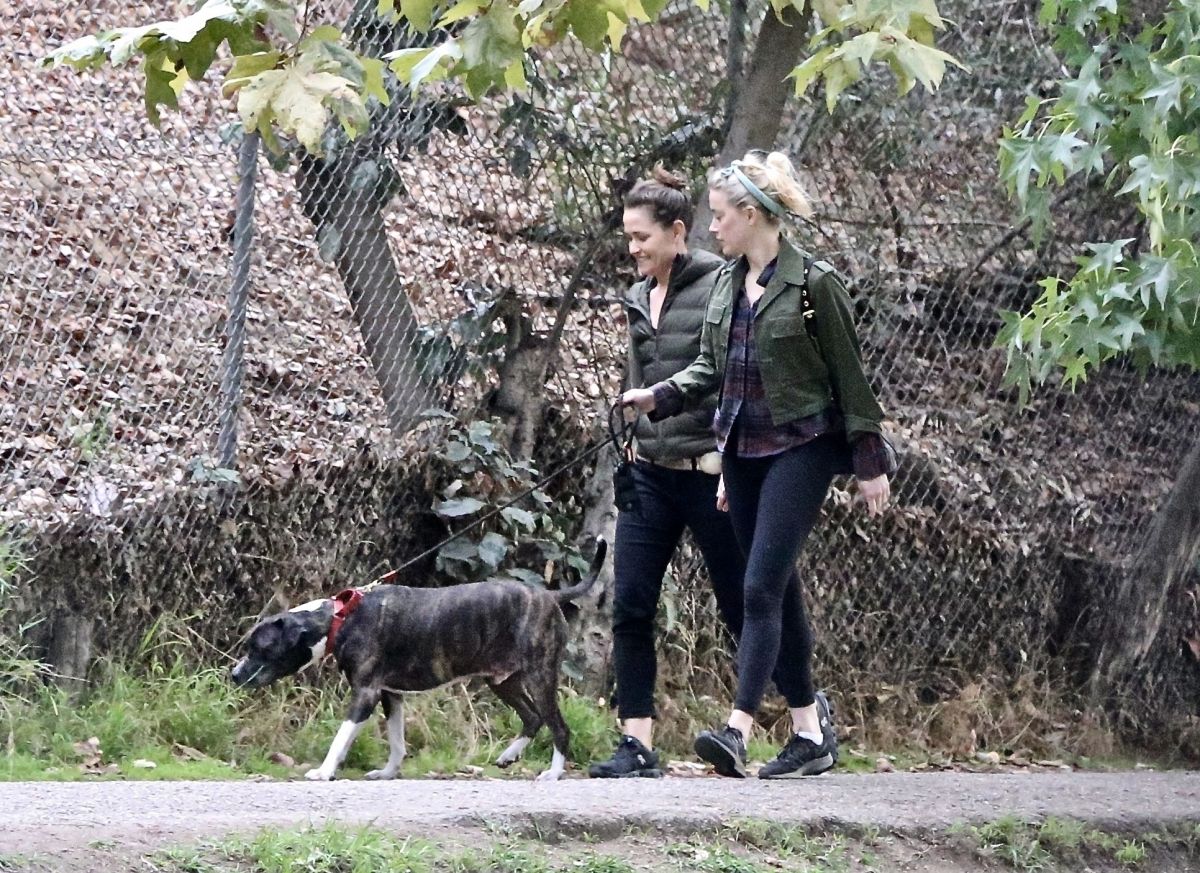 Amber Heard Out Hiking with Friend at Griffith Park 2020/10/26 1